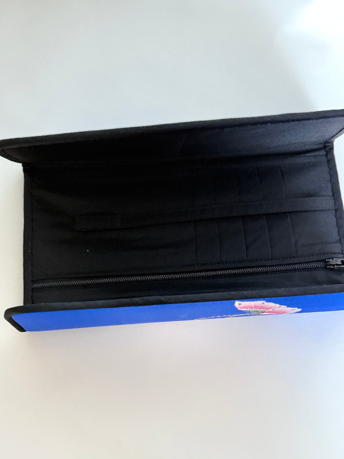 Yunnan Handmade Embroidered Cardholder – A Fusion of Heritage & Modern Elegance