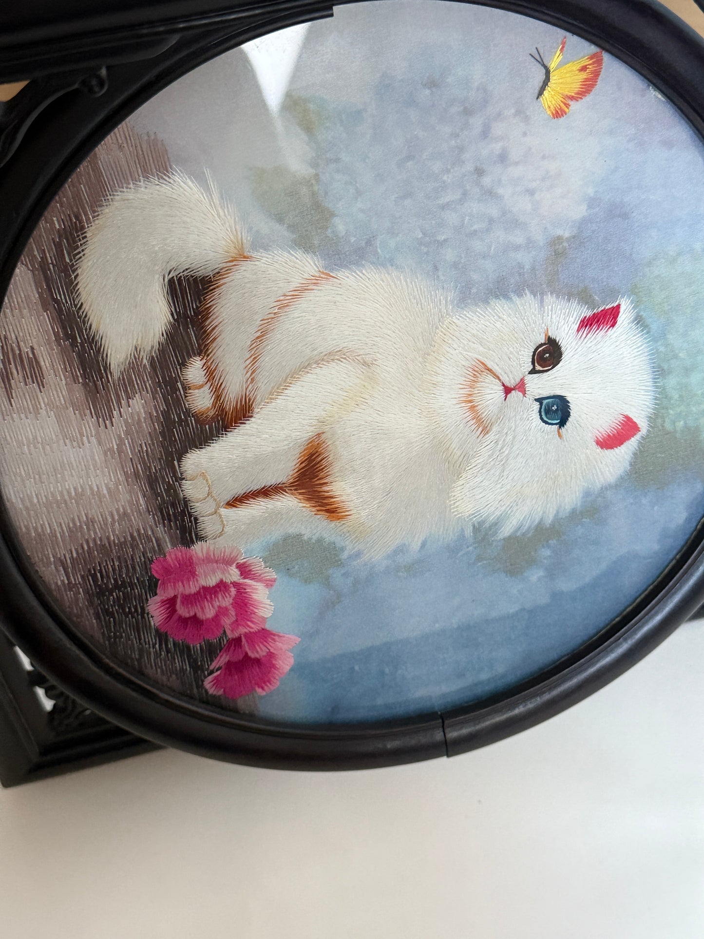 Handcrafted Double-Sided Embroidery Artwork - The Cat, from Yunnan's Intangible Cultural Heritage