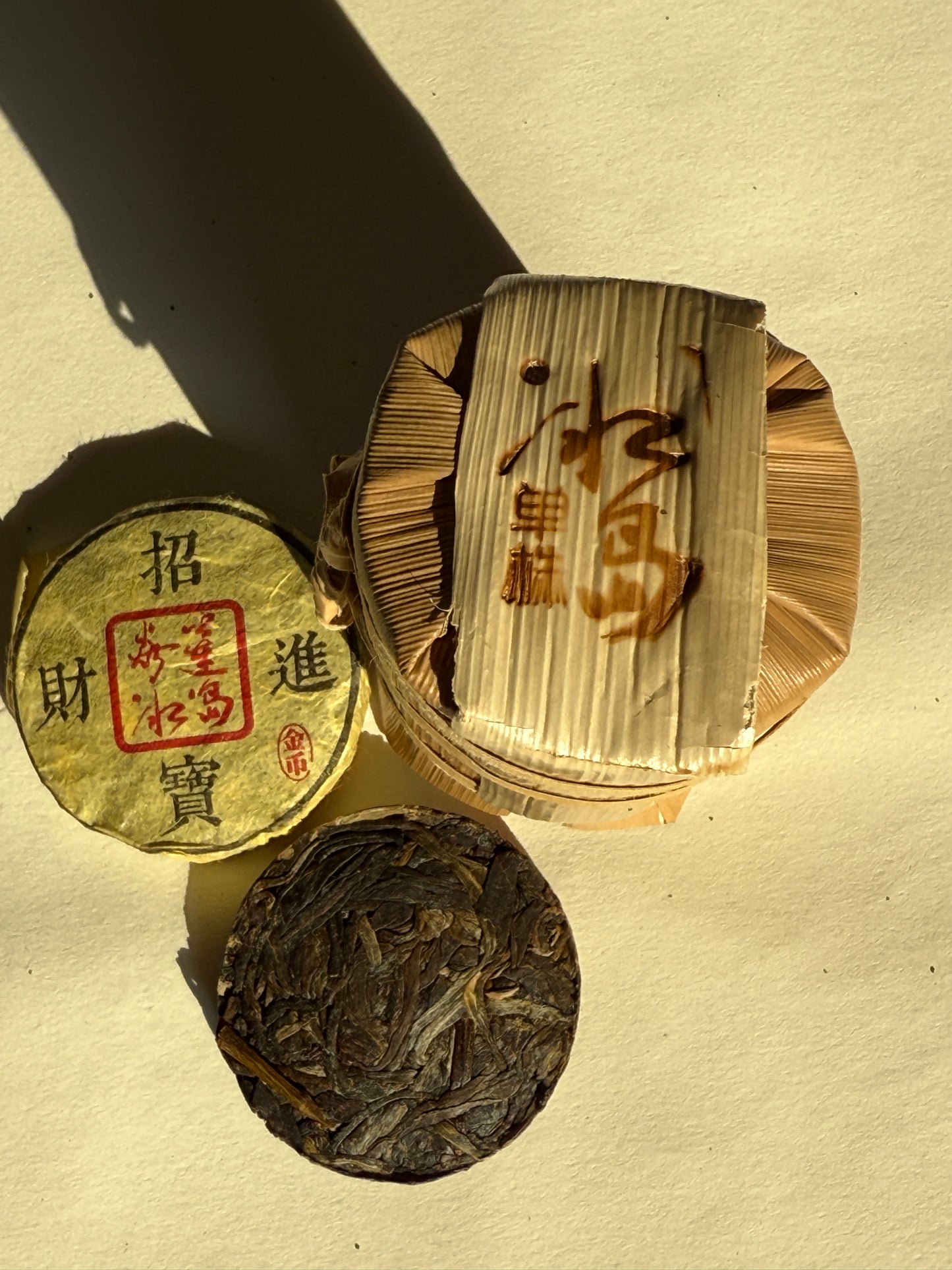 Mini Bingdao Spring Tea Cake冰岛生茶饼(8g/piece, 7 pieces per palm-leaf mini bucket)