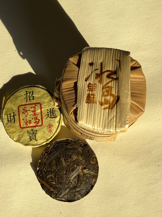 Mini Bingdao Spring Tea Cake冰岛生茶饼(8g/piece, 7 pieces per palm-leaf mini bucket)