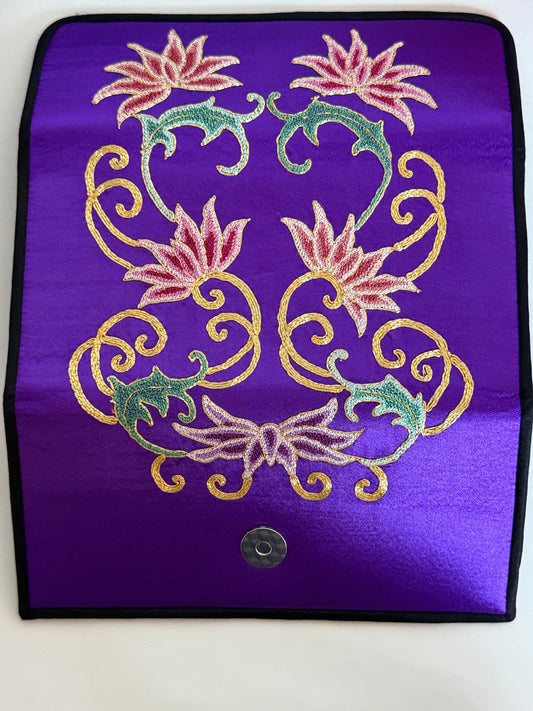 Yunnan Handmade Embroidered Cardholder – A Fusion of Heritage & Modern Elegance